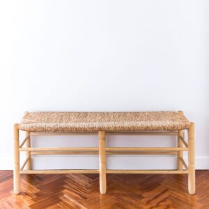 Banco de madera y enea
