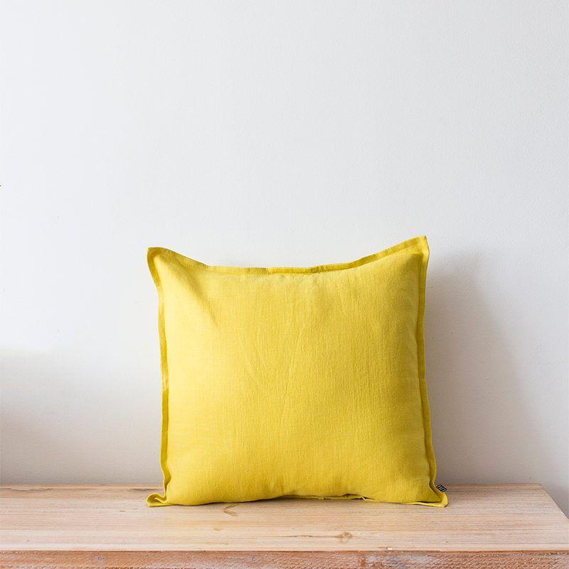 Funda de cojín de lino amarillo mostaza